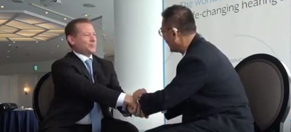 ブランドン社長_千葉真一氏_握手